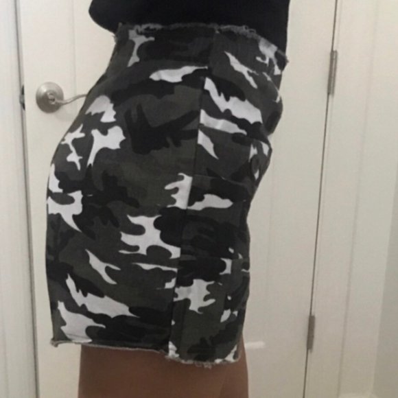 High Waist Camouflage Shorts SZ S - Picture 6 of 7